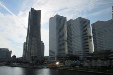 Queen Square berada tepat di sebelah Plaza