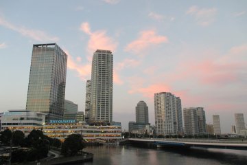 Menikmati arsitektur Yokohama, langit dan pemandangan laut di Minato Mirai 21
