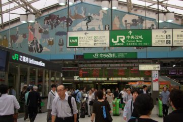 <p>Access the internet at major JR train stations</p>