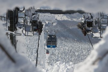 The gondola already offers stunning views while floating above the ice monsters