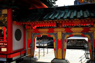 <p>When you pass through Koyomon Gate, you'll be surprised by its gorgeous ceilings</p>