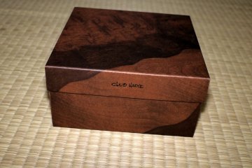 <p>There are various sizes of the wonderful baumkuchen available, and they come packed in these lovely boxes.</p>