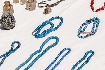 <p>Handmade jewelry and crafts are quite popular</p>