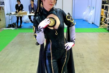 <p>Il est temps de faire un tour du c&ocirc;t&eacute; des cosplays : ici, plut&ocirc;t r&eacute;ussie, une Bayonetta, h&eacute;ro&iuml;ne du jeu du m&ecirc;me nom&nbsp;</p>