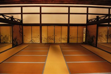 <p>Brushwork paintings of 'Garyo-bai (Japanese plum tree in the shape of a lying dragon)' on the sliding doors of the&nbsp;Hojo building</p>