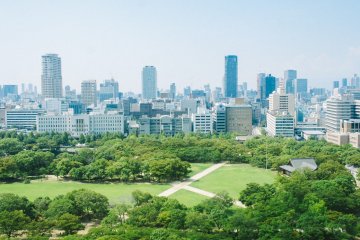 <p>Pemandangan dari lantai paling atas, sentra bisnis di Osaka.</p>