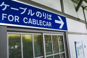 <p>Petunjuk menuju cable car</p>