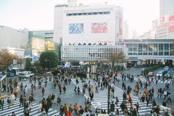 <p>Suasana Shibuya Crossing pada hari minggu sore.</p>