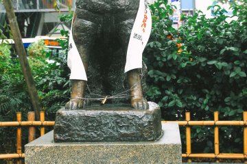 <p>Patung hachiko yang terkenal kerap kali dijadikan sebagai tempat janjian</p>