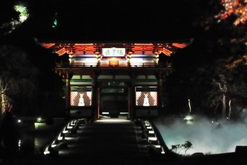 A fantastic white smoke rises from the mountain gate's pond