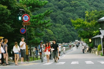 <p>Turning left from Togetsukyo, you can walk around on this road &nbsp;</p>
