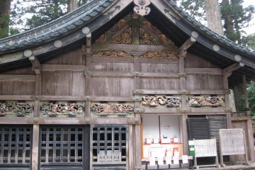 Carvings at Shinkyu,the scared stable, depicting the way of life.