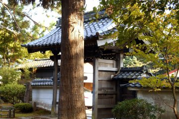 <p>Temple gate seen from inside</p>