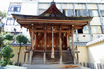 <p>Front view of Three Sisters Shrine, which was newly founded in 1998 when Shibata Shrine and Fox Shrine were rebuilt</p>