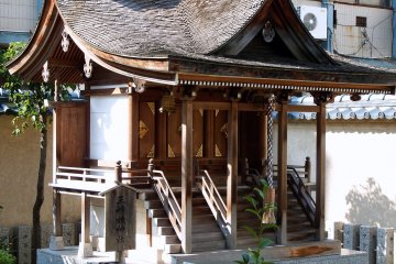 <p>Another view of Three Sisters Shrine, which stands next to Shibata Shrine inside the Kitano-Sho Castle Ruins</p>