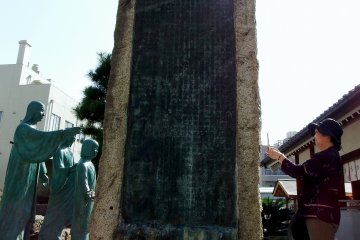 <p>A female visitor was taking a photo of the statues of three sisters, and from where I stood, it looked as though they were pointing at each other for some reason...!</p>