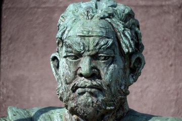 <p>Statue of Shibata Katsuie, the last lord of Kitano-Sho Castle, in Fukui</p>
