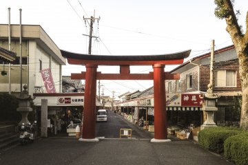 After your visit, you'll find this shopping area on your way out. Stock up on all kinds of Japanese souvenirs&nbsp;such as local pottery and masks.