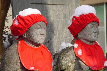 Ces belles statues sont situées dans un quartier de Kamakura