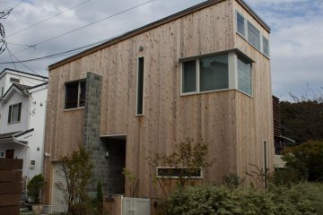Modern architecture on the way to Zeniarai Benten Shrine