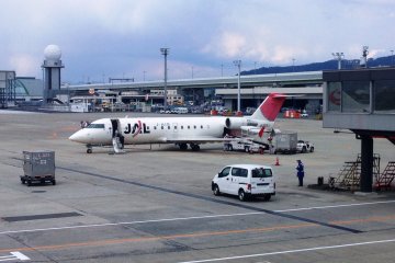 Japan Airlines operates this aircraft to Osaka from Kumamoto