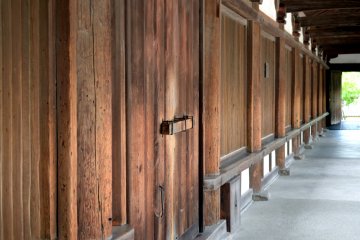 A simple wooden door and fences. Its light brown color also created a peaceful atmosphere