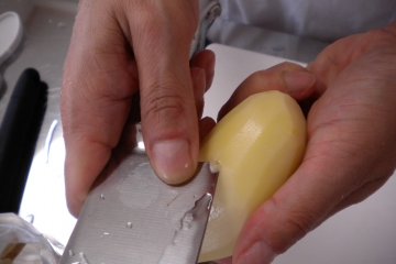 <p>Yoshimi's potato eye removal trick. It's worth the class just for this!</p>