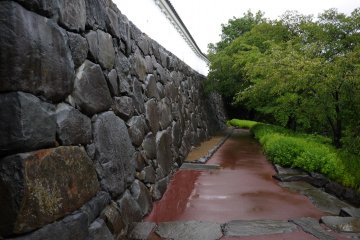 <p>Path along a castle wall &nbsp;</p>