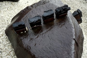 <p>Embedded wooden dowels for joining stones together</p>