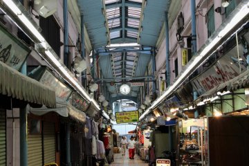 <p>Enjoy a hot taiyaki in this "old, dirty, trashy and friendly" covered market!</p>