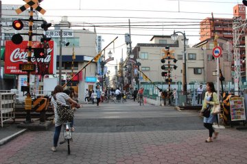 <p>The sound of the ringing railway crossings nostalgically resonates in Tateishi.</p>