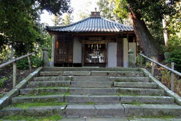 <p>Front view of Taishi-do (main hall)</p>