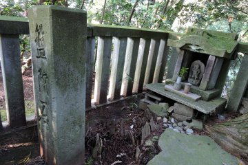 <p>Closer look inside the sacred area</p>