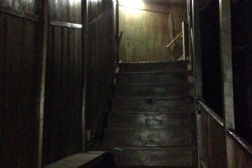 <p>The old wooden corridors and stairs lead down to the river and the onsen on the banks of the Hokigawa river</p>