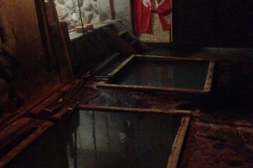 <p>Between 8-10 am these baths are ladies only, the rest of the time they are mixed baths, with the Ladies bath, through a door at the end (behind the red curtains). The Ladies change room leads directly down to the ladies bath behind the door</p>