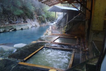 <p>There are four baths in the mixed area; two right on the river, one to the right of these and then another&nbsp;at the far end, that&nbsp;is like a little grotto&nbsp;looking over the river</p>
