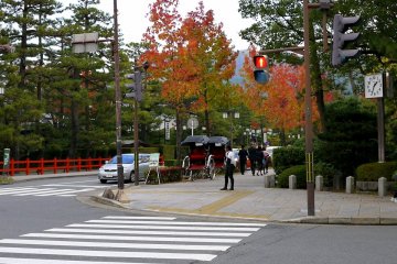 <p>Rickshaws wait for passengers near Okazaki Park</p>