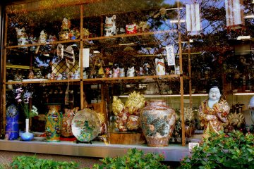 <p>Shop window full of fabulous Kanazawa pottery</p>