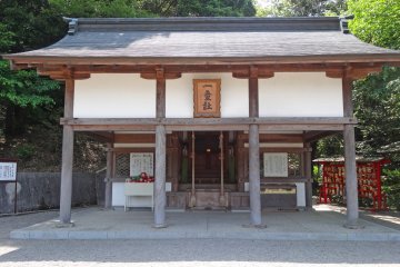 <p>The beautiful building with a box full of daruma dolls</p>
