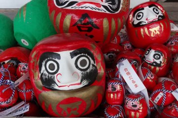 <p>The colourful daruma dolls</p>