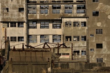 <p>Ce b&acirc;timent de sept &eacute;tages a &eacute;t&eacute; construit en 1958; il &eacute;tait sans doute l'un des b&acirc;timents les plus avanc&eacute;s et les plus grands du Japon &agrave; l'&eacute;poque</p>