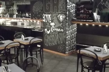 <p>The chic interior</p>
