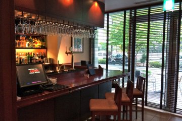 <p>A glimpse into the Ruth's Chris Bar</p>