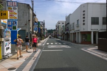 <p>At the end of this road is Hachimangu&nbsp;Shrine, Morioka's biggest.</p>