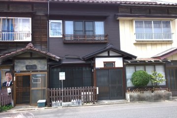 <p>An old house with 3 different exterior siding, the left part is the original siding.</p>