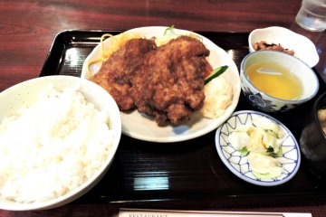 <p>Baby Sauce Katsu Set...they don't look like 'baby-size' pieces to me at all!</p>