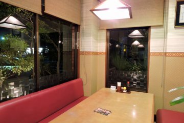 <p>Table seat for families</p>