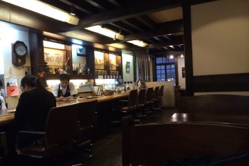 <p>Mood lighting in a dark brown coordinated interior, as well as jazz music in the background creates a mature and sophisticated space.</p>