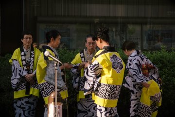 <p>Festival performers are waiting by the side of the street.&nbsp;</p>