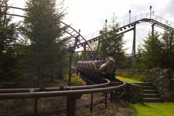 <p>ZONE 3 > HAGRID'S HUT : เอาล่ะ หมดเวลาบินแล้ว เจ้า FLIGHT OF THE HIPPOGRIFF กำลังพาทุกคนเข้าสู่สถานี</p>